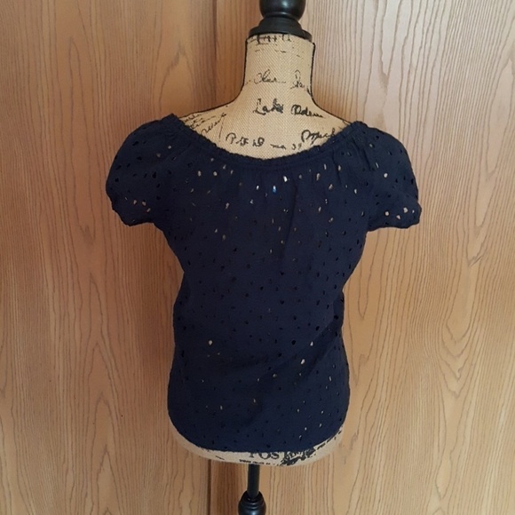 Medium navy blue Hollister top. Like new - Picture 3 of 5
